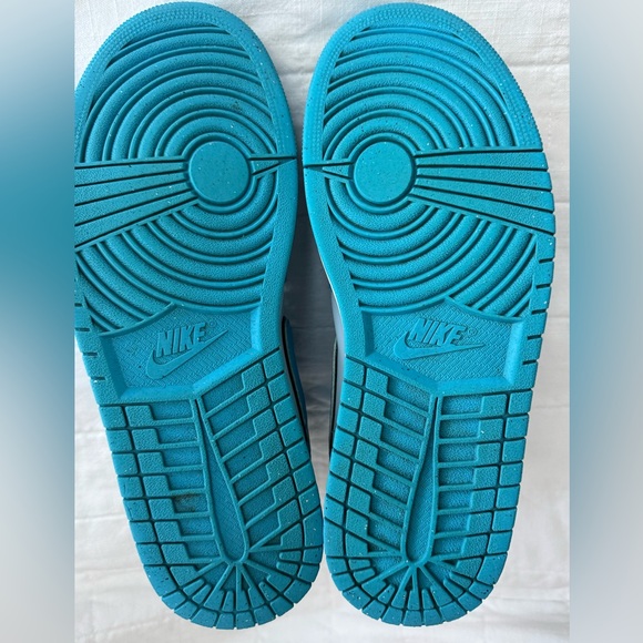 Nike, Air Jordan 1 Mid, Men’s 10.5, Women’s 12 - Picture 14 of 15